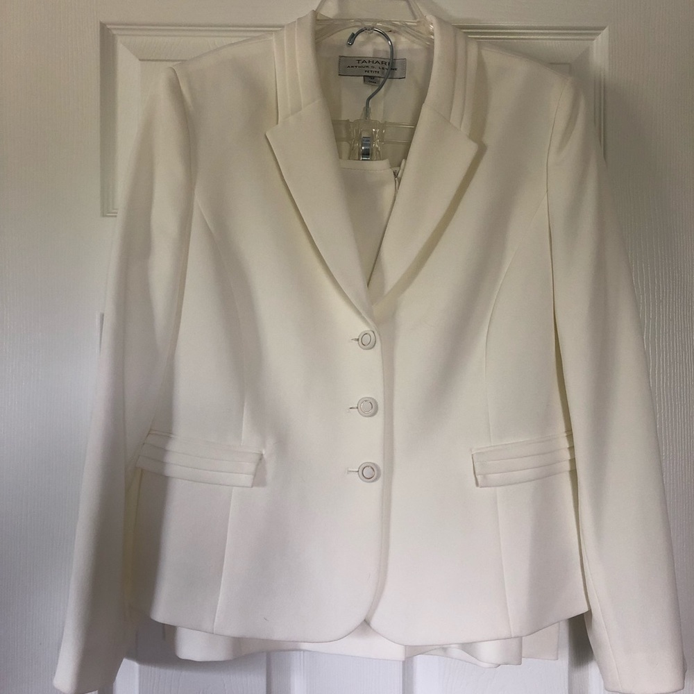 Tahari skirt suit pearl white size 12P